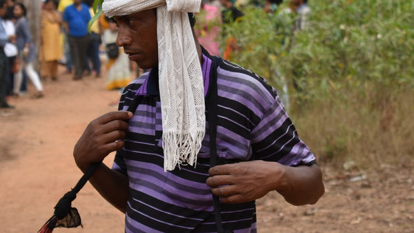Mann bei der Arbeit aus Ruanda